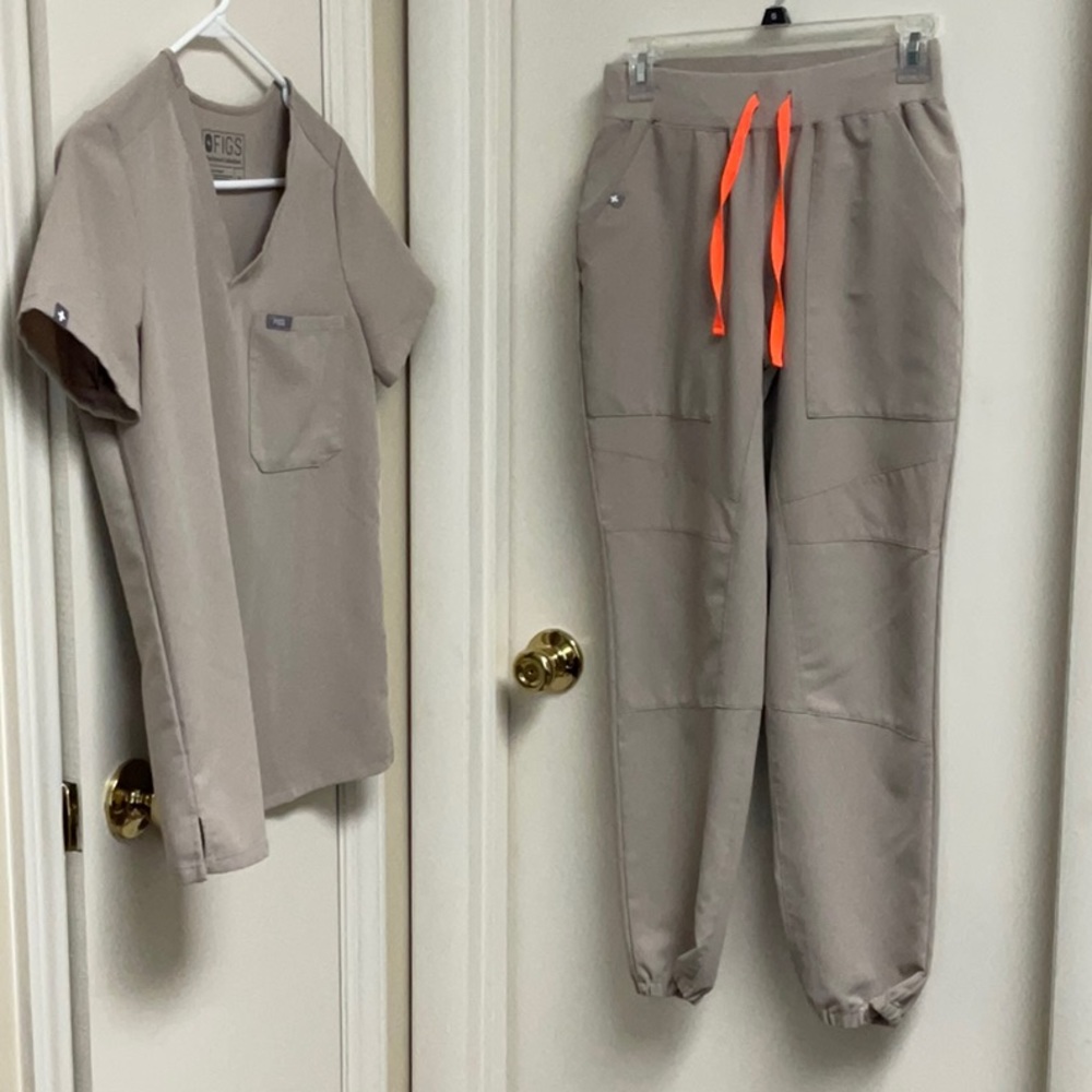 Figs Catarina Scrub top & Jogger scrub pants XS